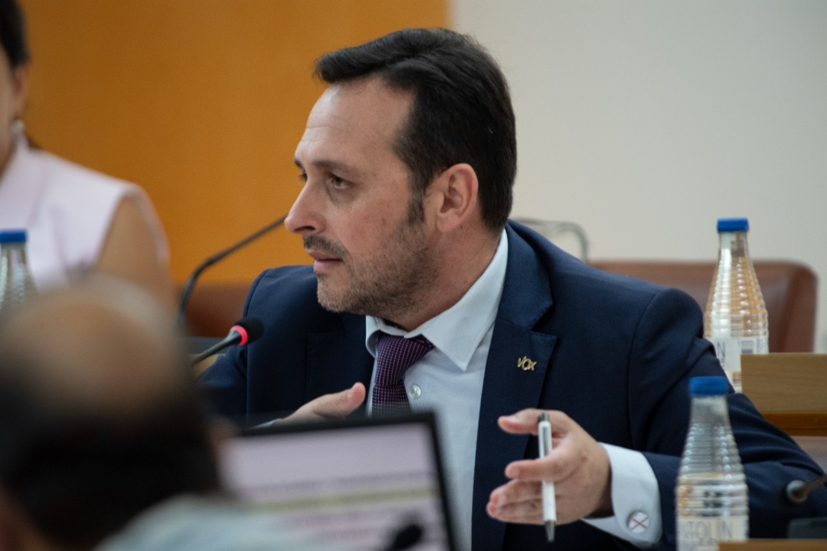 VOX denuncia que Pedro Sánchez «se pliega» a los intereses británicos ante el derribo de la verja de Gibraltar: «Es una humillación más para España»