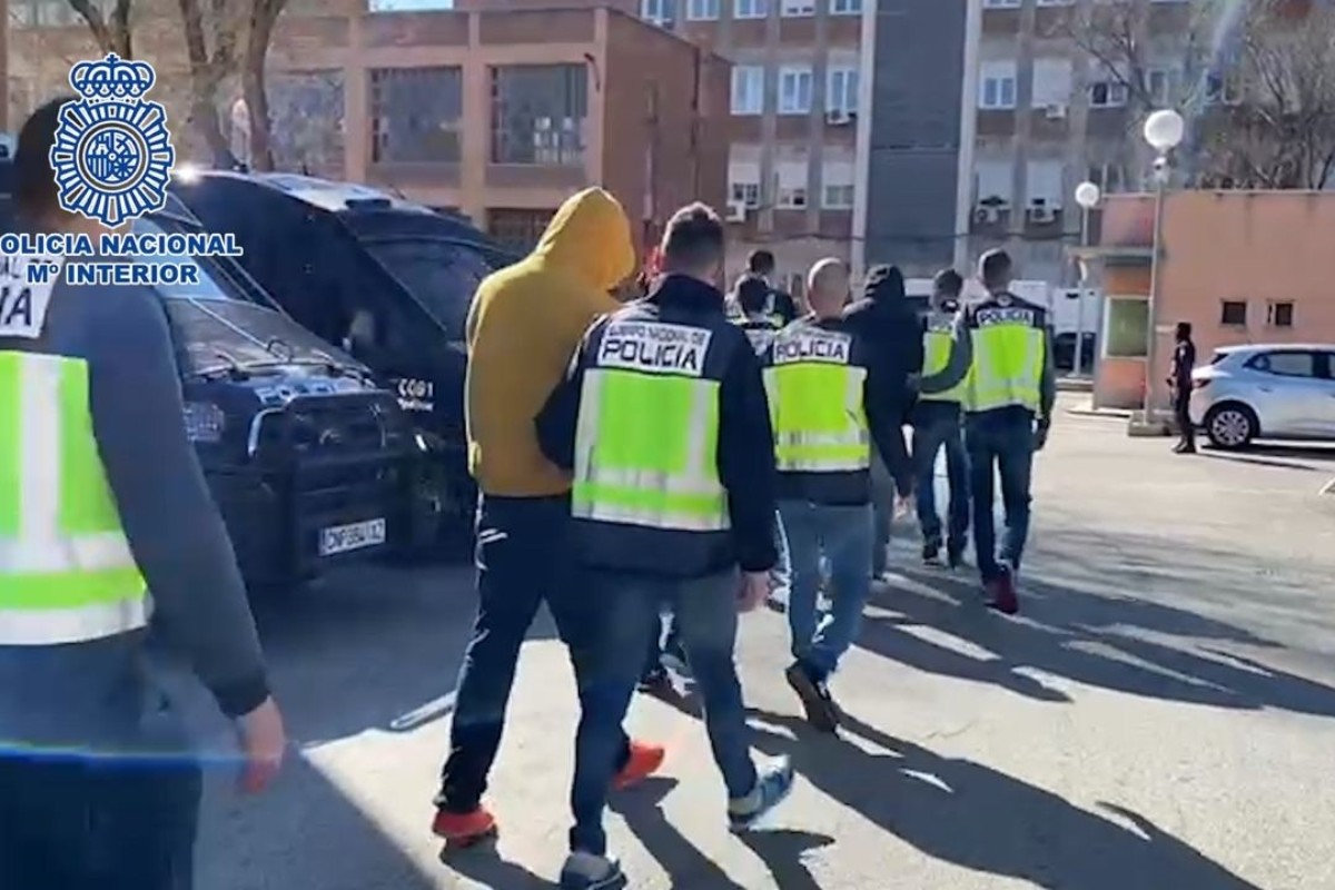 Continúa la violencia de las bandas latinas: un «trinitario» apuñala de gravedad a un chico de 15 años en Alcalá de Henares (Madrid)