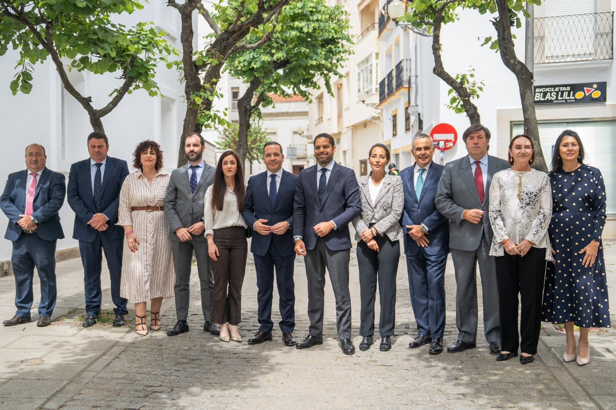 VOX apoya la investidura de María Guardiola y conforma un Gobierno de coalición en Extremadura que defiende la «prioridad nacional»: «Es el comienzo del cambio»