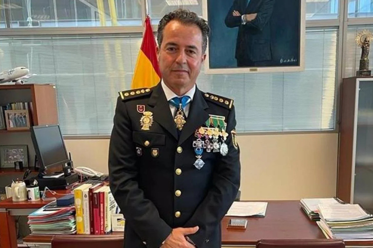 El comisario de Barajas en el ‘Delcygate’ recibió una cadena de favores y gratificaciones del ‘clan Zapatero’ por facilitar «negocios ilícitos»
