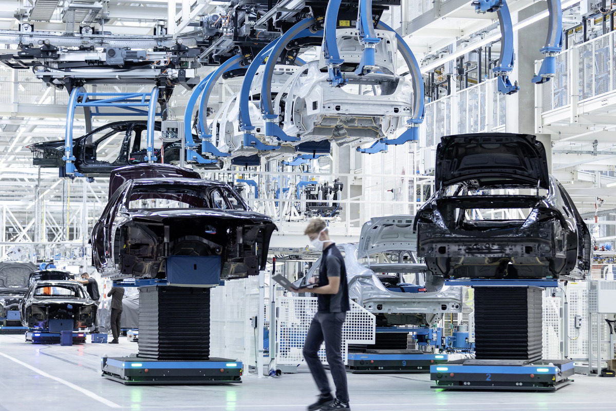 Nuevo golpe a la industria europea: Mercedes vende su comercio de automóviles en Alemania y sacrifica 225.000 puestos de trabajo