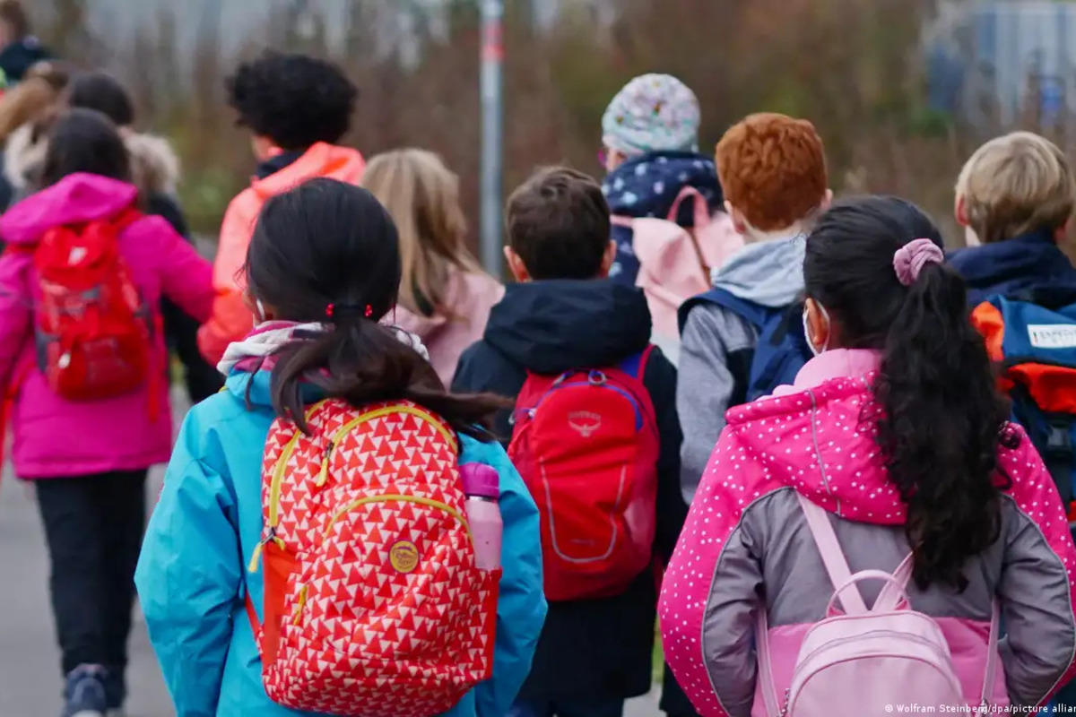 La inmigración masiva lastra la educación alemana: el 40% de jóvenes de 15 años no saben leer ni matemáticas