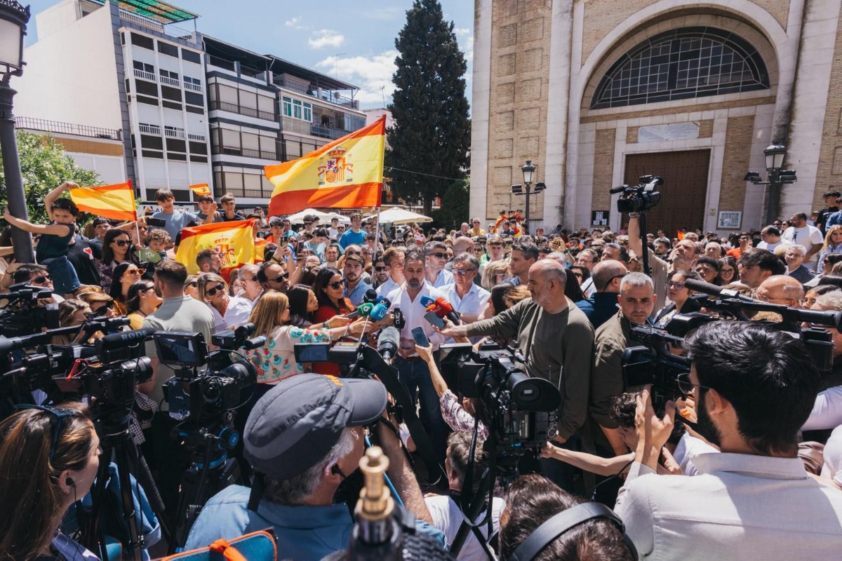 Santiago Abascal denuncia la «estrategia» del Gobierno de «sustituir» al pueblo español y reitera que Pedro Sánchez «va a intentar perpetuarse robando las elecciones de 2027»