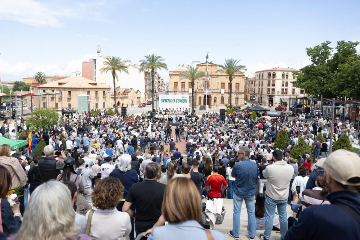 Santiago Abascal, en un multitudinario acto en Linares (Jaén): «Queremos a los guardias civiles vivos, y a los narcos, si es necesario, con los pies por delante»