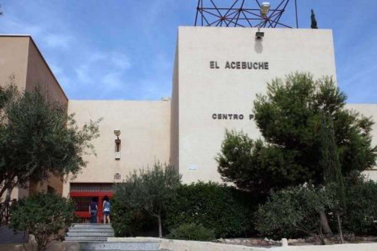 Violenta agresión en la cárcel almeriense de El Acebuche: un interno conflictivo ataca a puñetazos y mordiscos a varios funcionarios