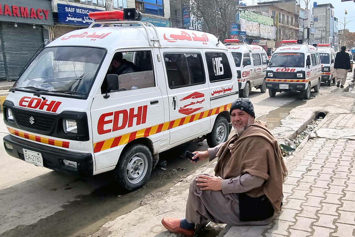 Ataque terrorista de la extrema izquierda en Pakistán: al menos 30 muertos y 103 heridos al descarrilar un tren por una bomba en el suroeste del país