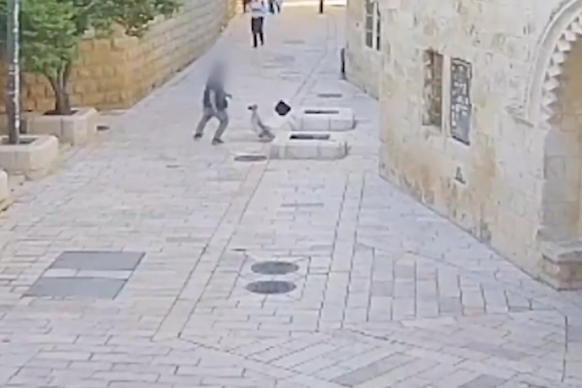 Detenido un hombre en Israel por golpear a una monja francesa y patearla en el suelo en plena vía pública: «Es cristianofobia, una agresión despreciable»