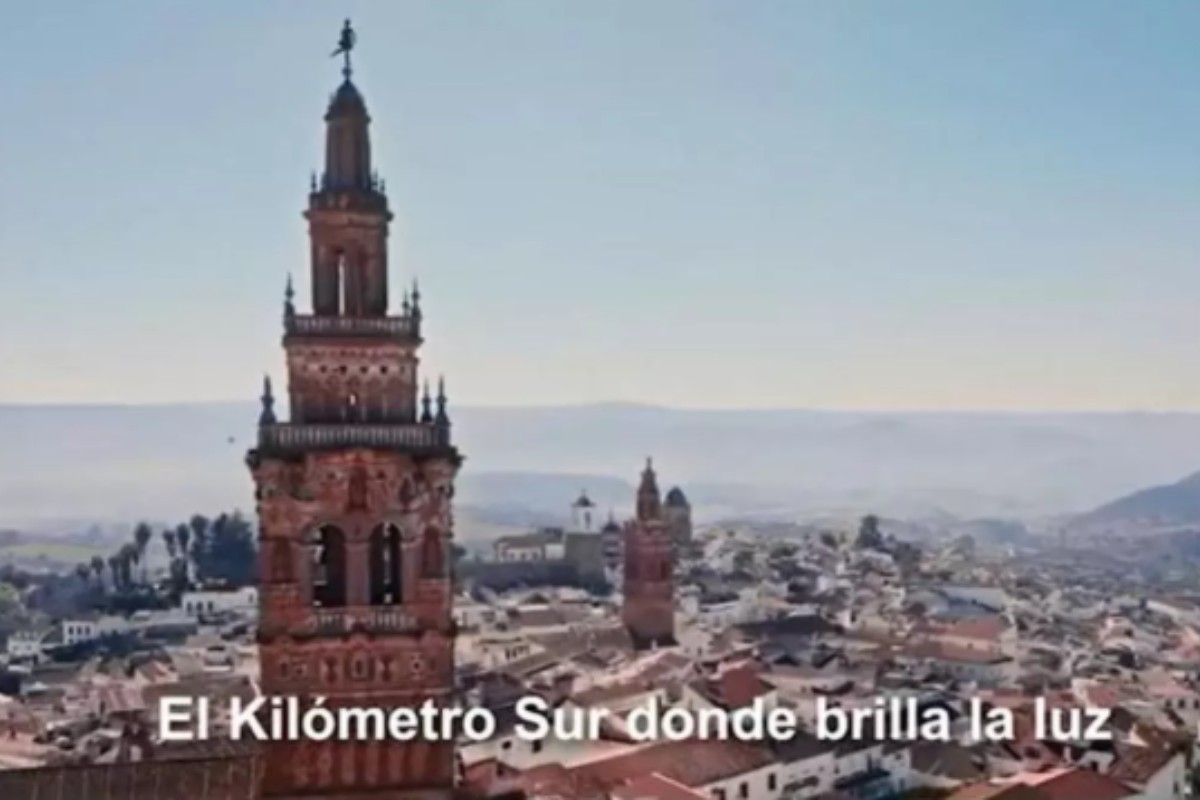 El PP confunde Jerez de la Frontera con un municipio de Badajoz en el videoclip de campaña de Juanma Moreno