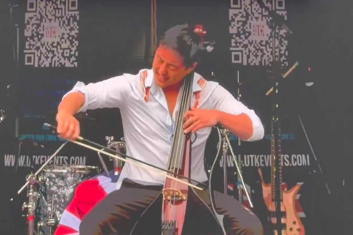 Ryan Williams, el coreano que desafía la islamización del Reino Unido tocando el violonchelo con beicon sobre los hombros