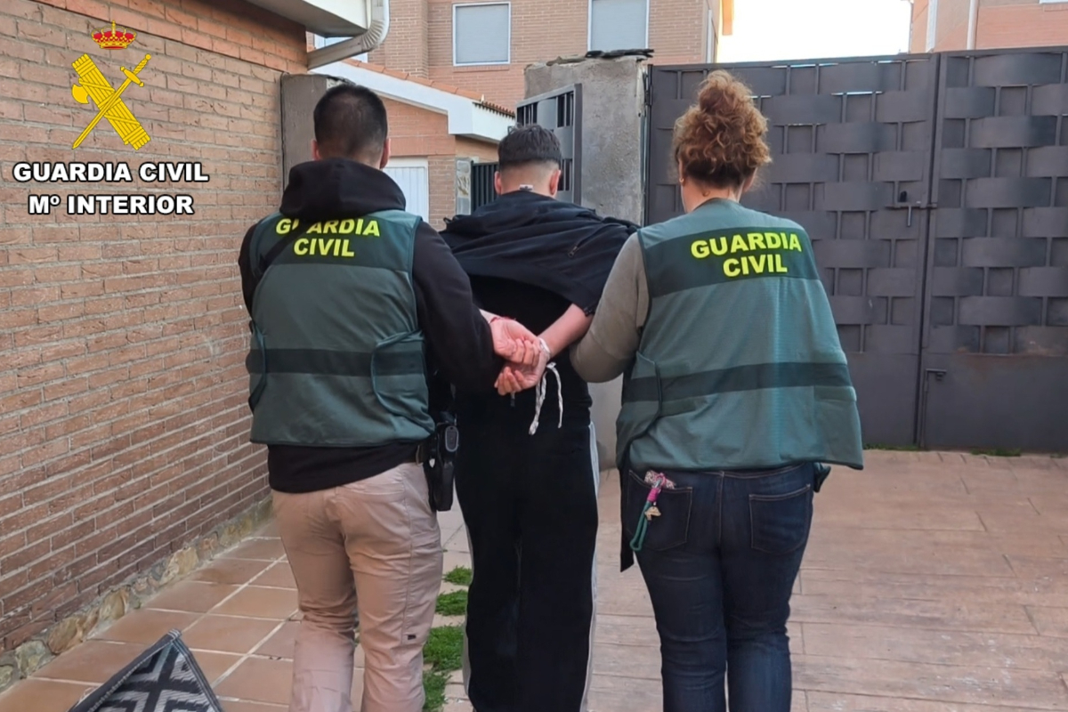 Detenidos dos hombres con antecedentes policiales por disparar a un joven en Guadalajara tras una reyerta provocada por una discusión vecinal