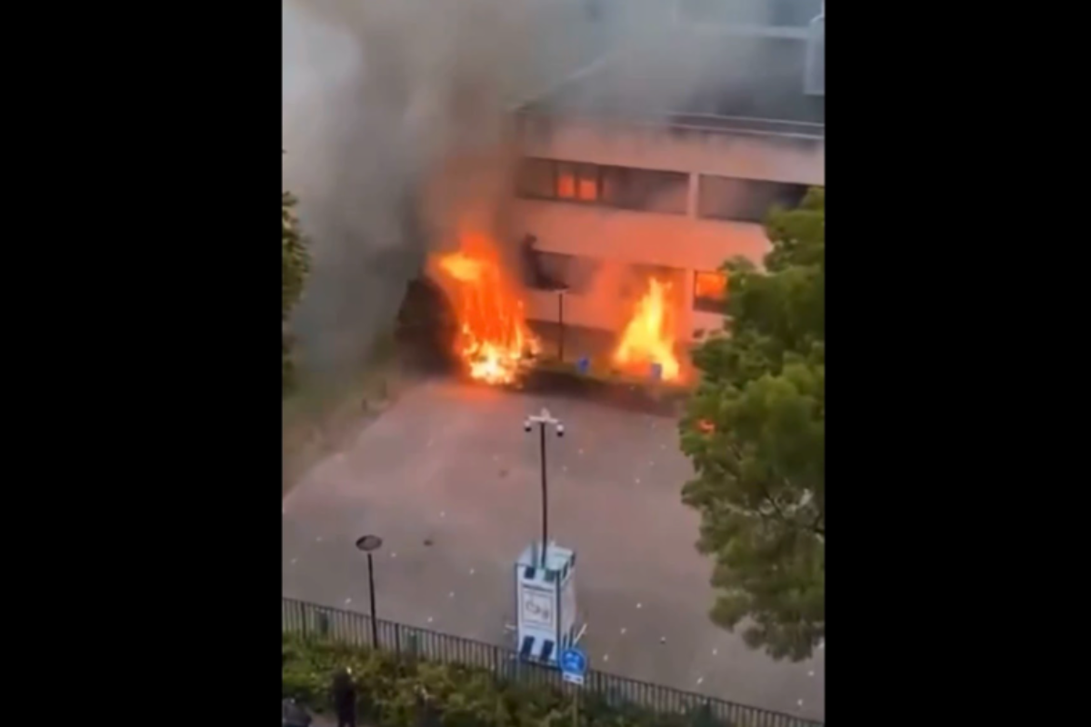 Cócteles incendiarios, fuegos artificiales y cargas policiales: vecinos neerlandeses se rebelan contra un centro de solicitantes de asilo