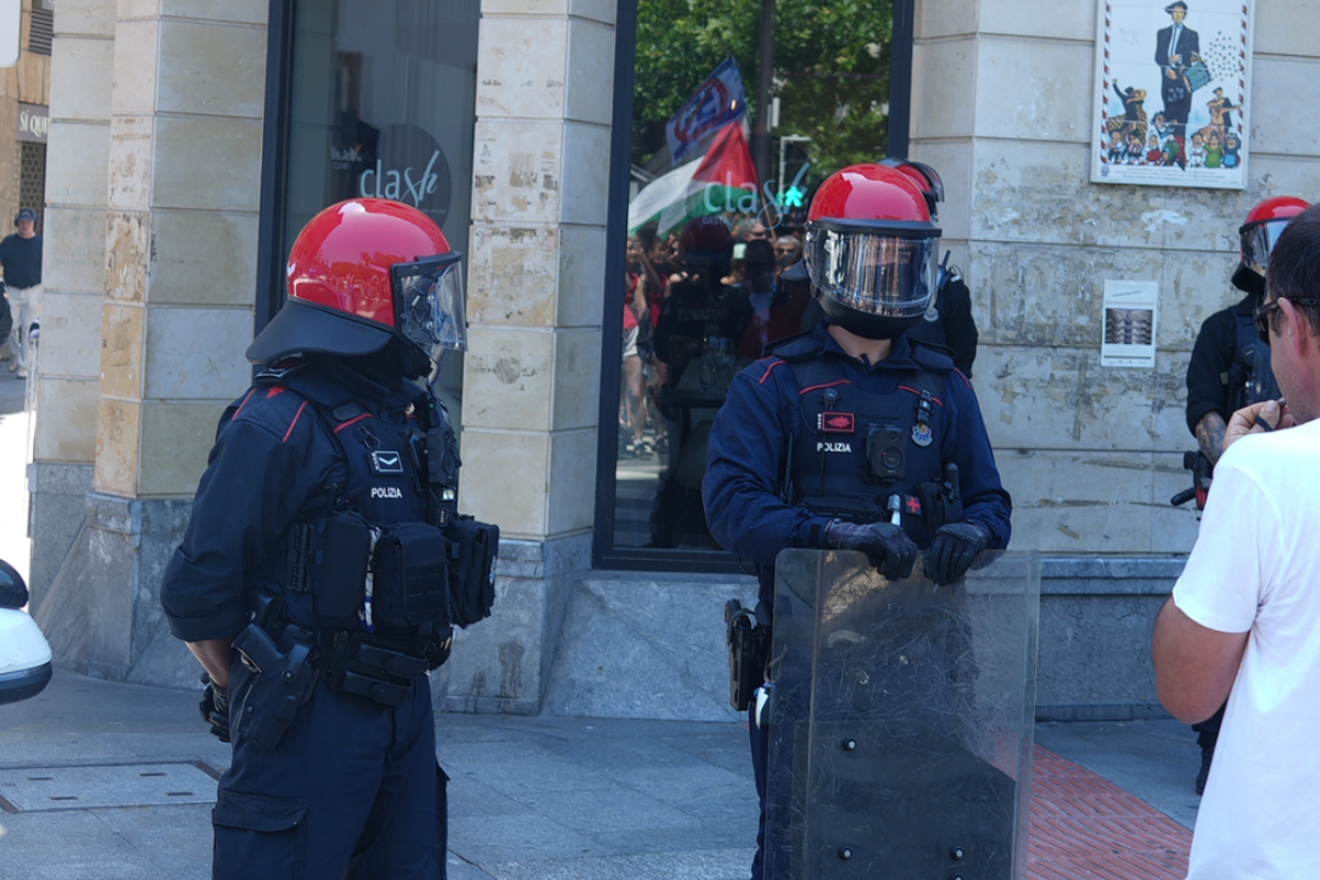 Dos inmigrantes magrebíes multirreincidentes tratan de robar en un vivienda de Portugalete a plena luz del día y con su propietaria en el interior