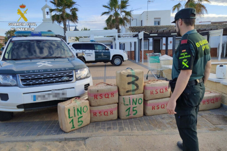 Desarticulada una red criminal que regularizaba a inmigrantes ilegales en Almería, Huelva, Murcia y Albacete y les cobraba entre 4.500 y 10.500 euros