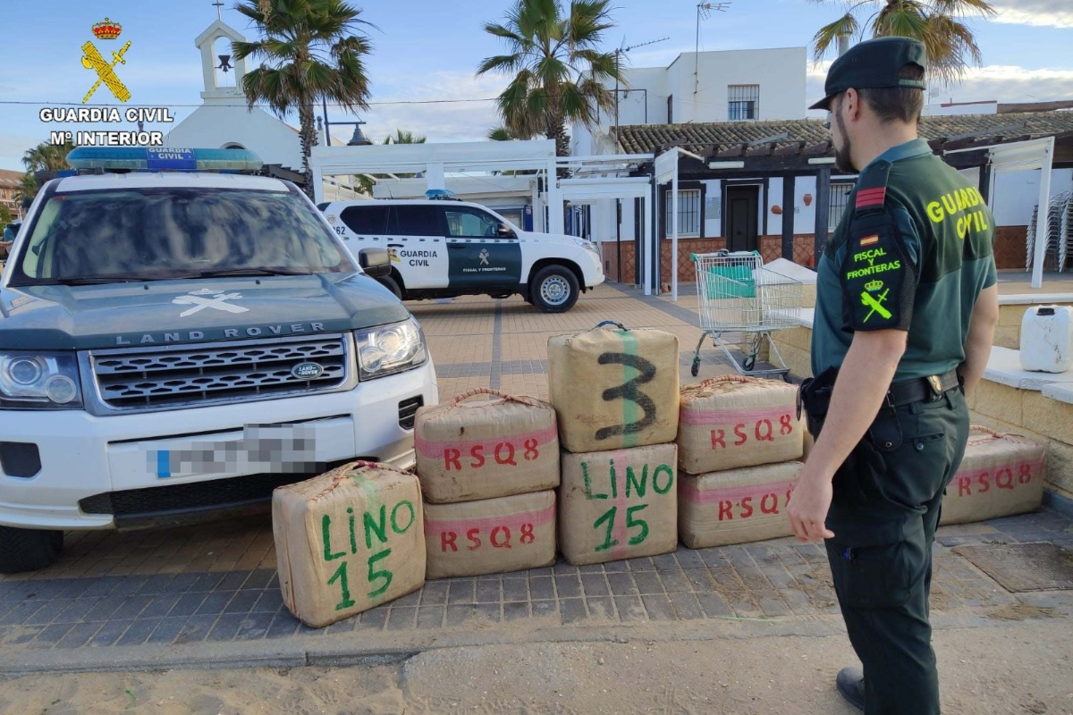 Las Fuerzas de Seguridad acumulan más de 240 «incidentes» por los narcos en el litoral andaluz desde la llegada de Marlaska a Interior