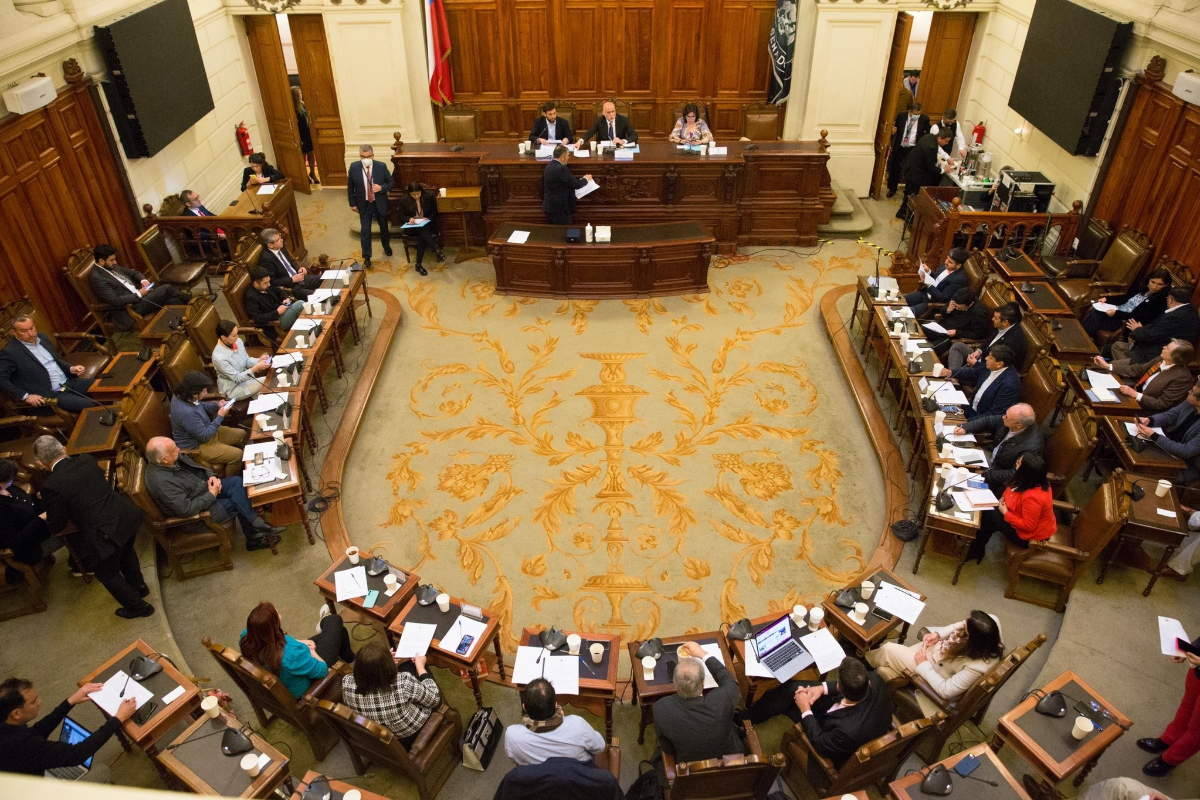 El Senado de Chile avanza para convertir el ingreso clandestino en delito y endurece su ofensiva contra la inmigración ilegal