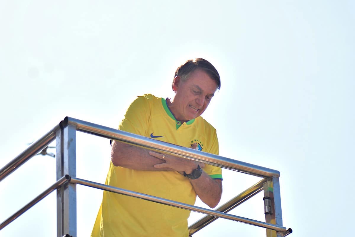 El expresidente brasileño Jair Bolsonaro es operado con éxito de una lesión en el hombro