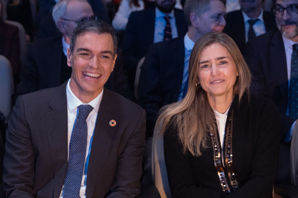 El Gobierno de Sánchez gasta 2,1 millones en promocionar el «autoconsumo energético» un año después del apagón