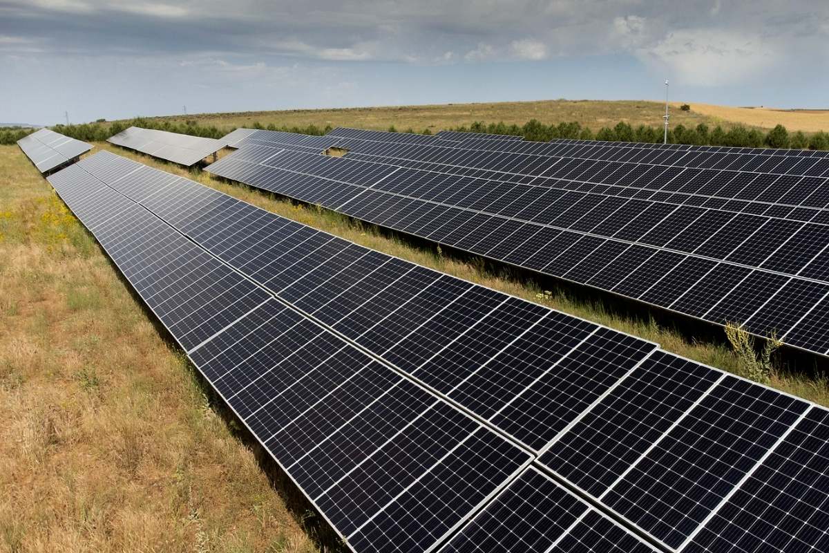 El Gobierno británico admite en un documento interno que los aerogeneradores y paneles solares «destruyen» espacios naturales protegidos