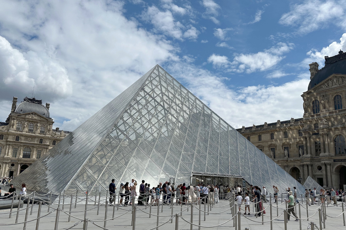 Detenido en Francia un inmigrante ilegal tunecino de Estado islámico sospechoso de planear un atentado yihadista contra el museo del Louvre