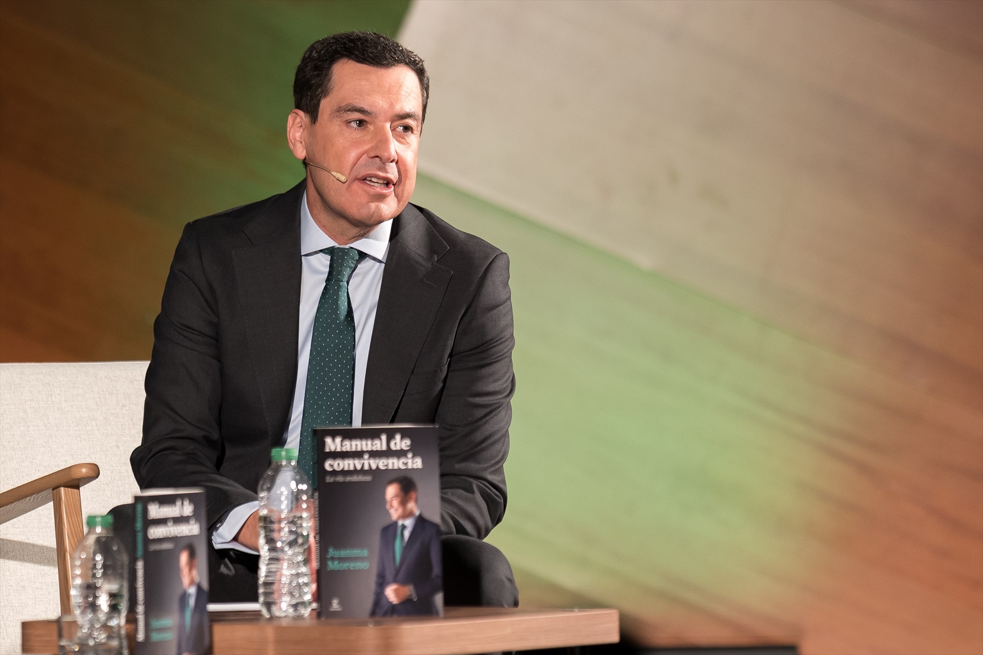 La Junta de Andalucía (PP) ha repartido casi 1,5 millones de subvenciones a ONG, programas LGTBI y al cine desde el año 2022
