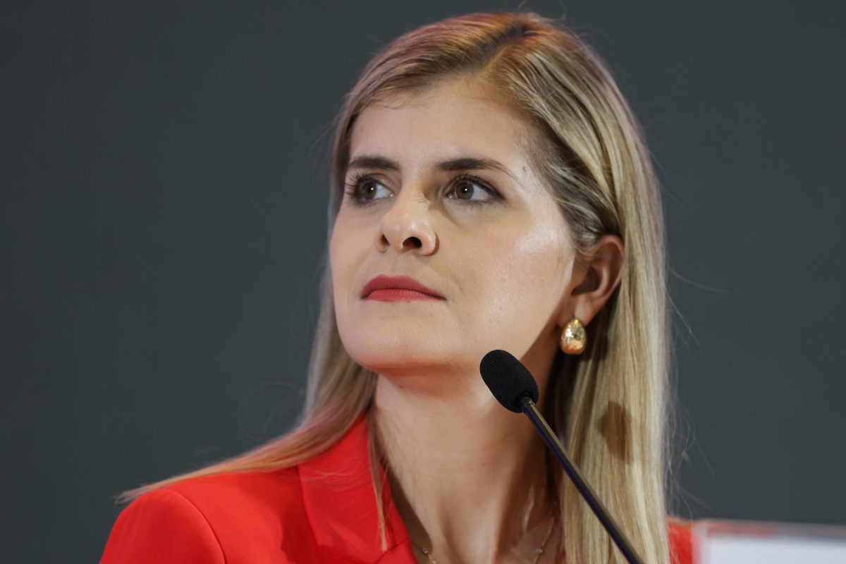 Laura Fernández asume la presidencia de Costa Rica señalando que combatirá el crimen con mano dura: «Mi primera decisión es encomendar este nuevo Gobierno a Dios»