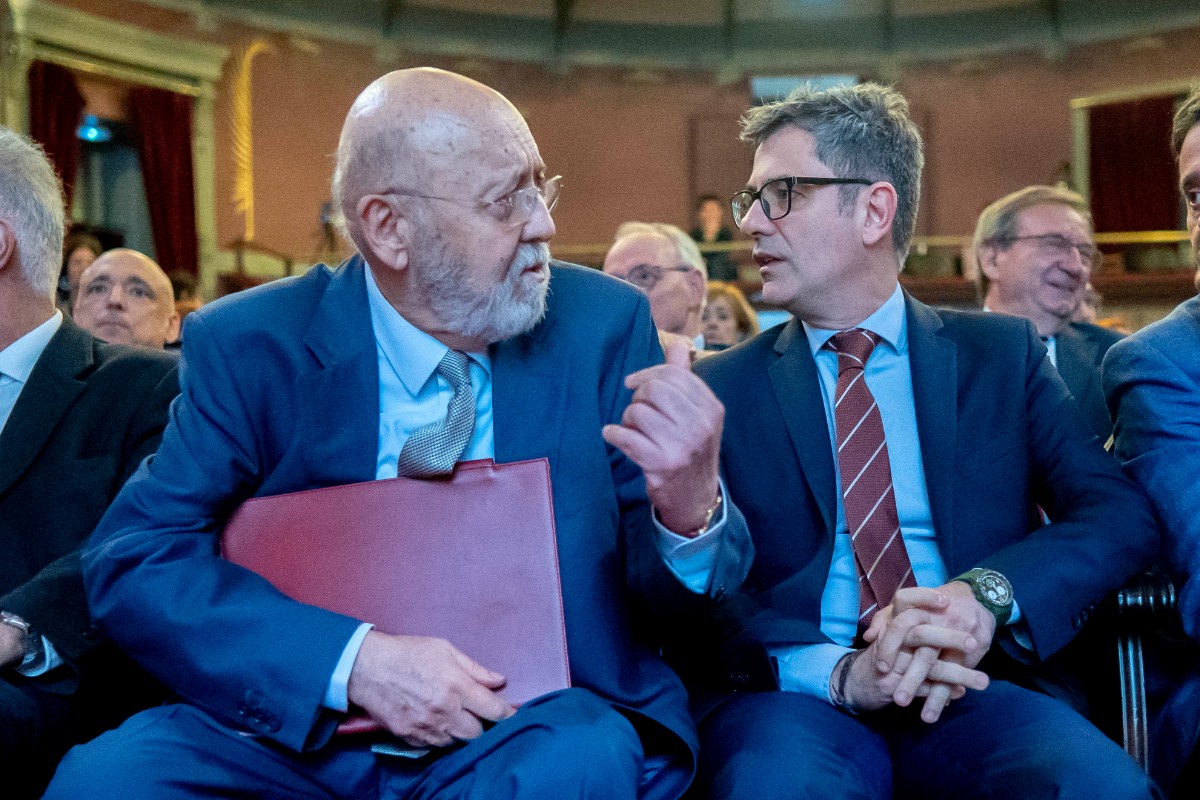 La cocina de Tezanos vuelve a equivocarse: infravalora a VOX e infla al PSOE en Andalucía