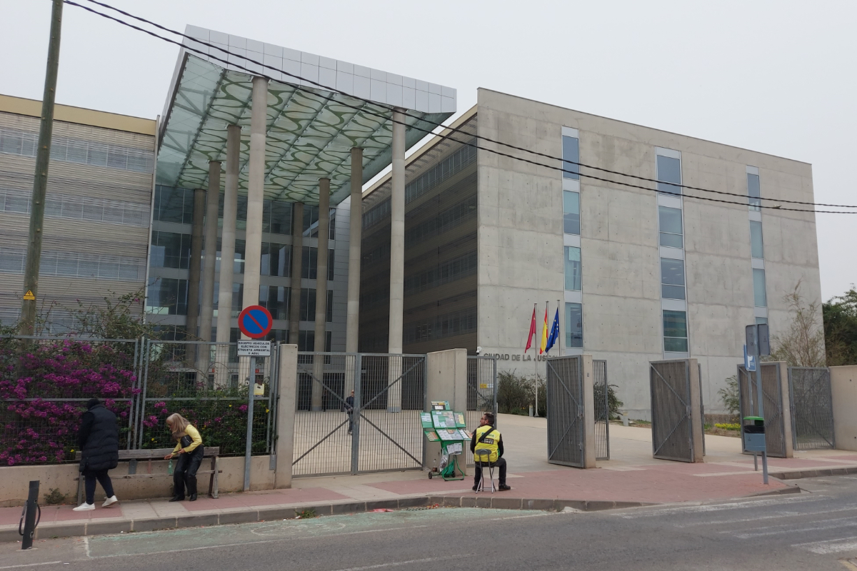 Un juez de Murcia critica que se conceda la residencia en España a denunciantes extranjeras por malos tratos «sin prueba alguna»