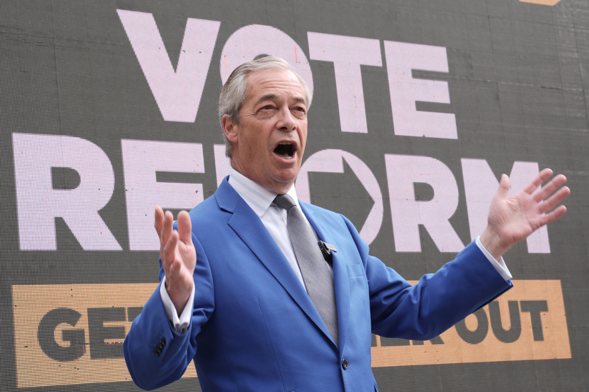 El partido soberanista Reform UK se dispara hasta el 26% y amenaza con arrasar a laboristas y conservadores en las elecciones locales británicas