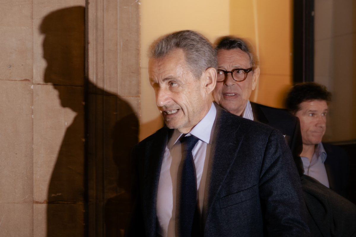 La Fiscalía francesa pide siete años de cárcel para Nicolás Sarkozy, aliado del PP, por el escándalo de los fondos de Gadafi