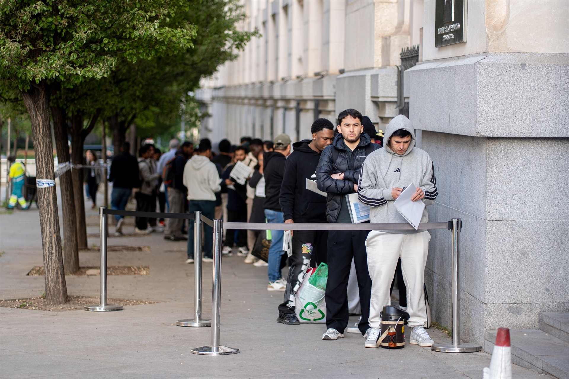 Hasta 27 asociaciones, sindicatos y ONG subvencionadas ya se dedican a otorgar el certificado de vulnerabilidad a inmigrantes en Madrid