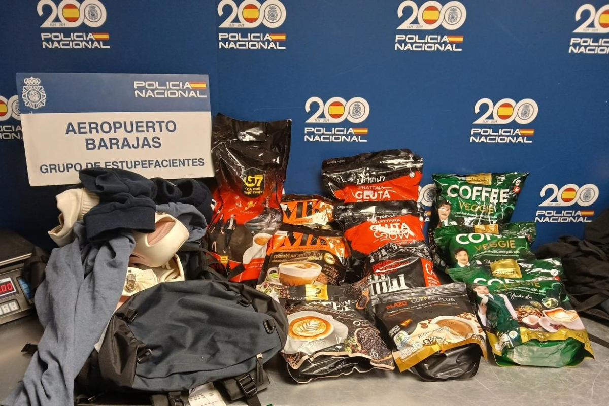 Detenidos dos polacos en Barajas con 18 kilos de heroína ocultos en paquetes de café