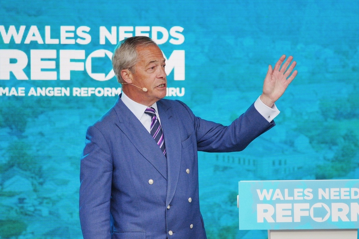 Avanza la persecución contra los patriotas: anuncian ahora una investigación contra Farage por un «regalo» no declarado antes de volver al Parlamento