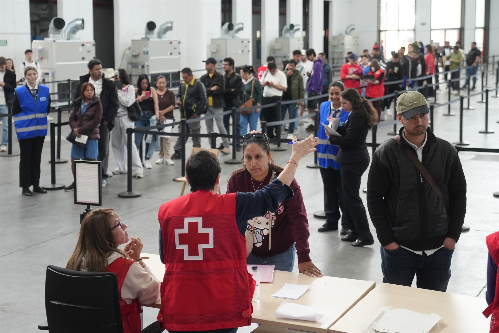 Un inmigrante paquistaní afirma que amigos suyos con antecedentes penales y policiales en España y su país de origen han obtenido la regularización