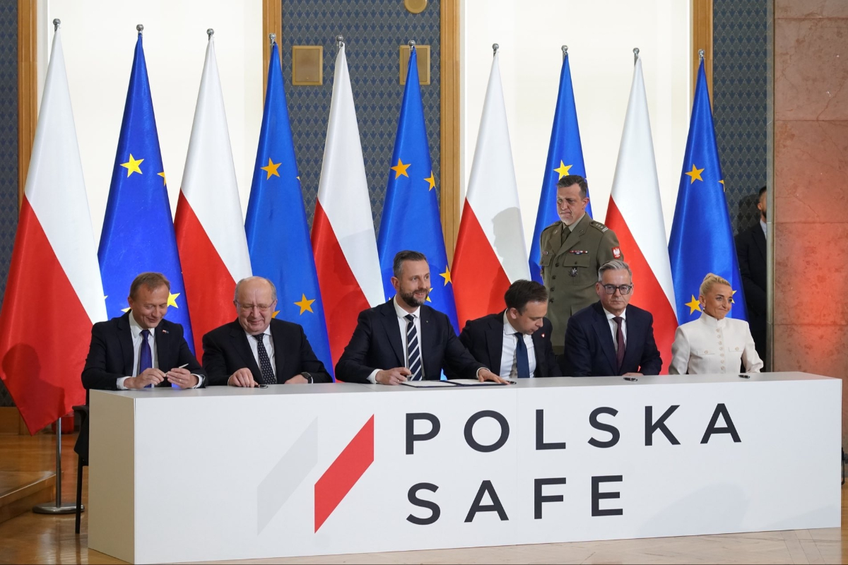 Polonia se convierte en el primer país en firmar un préstamo SAFE de la UE y recibirá 43.700 millones para reforzar su defensa
