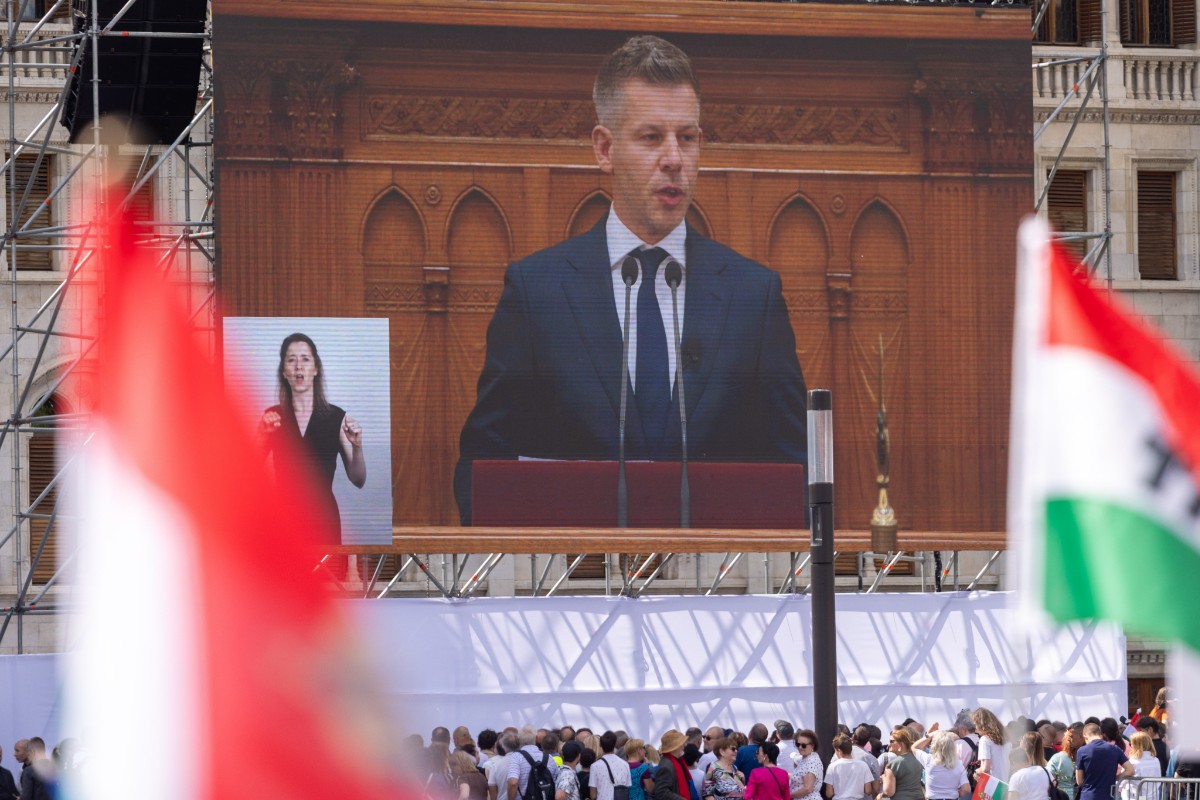 El Gobierno de Magyar incumple su promesa electoral y se abre a la entrada de inmigrantes ilegales en Hungría