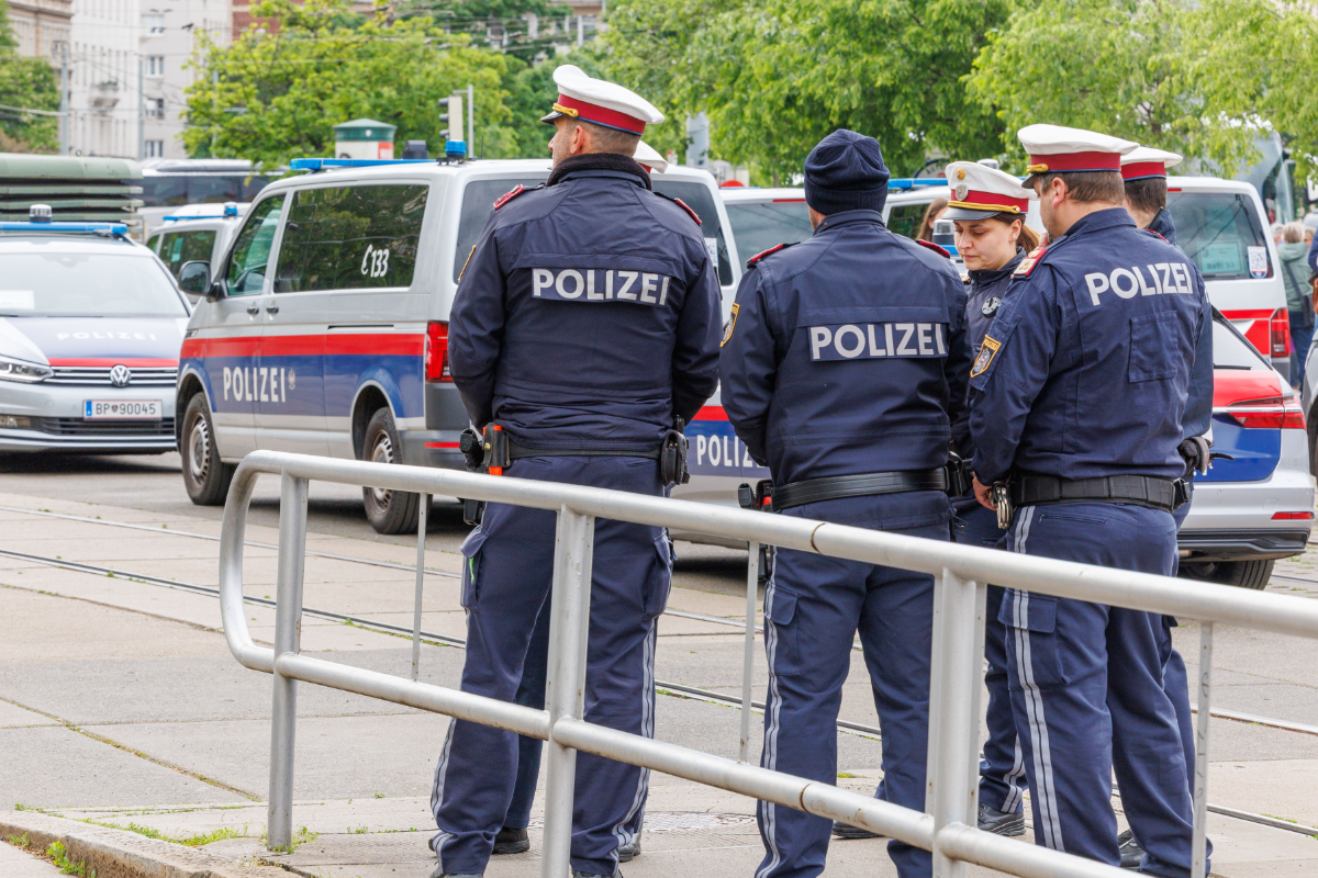 Condenan a cadena perpetua en Austria a un inmigrante afgano por intentar matar a su hija de 15 años tras salir con un joven rumano