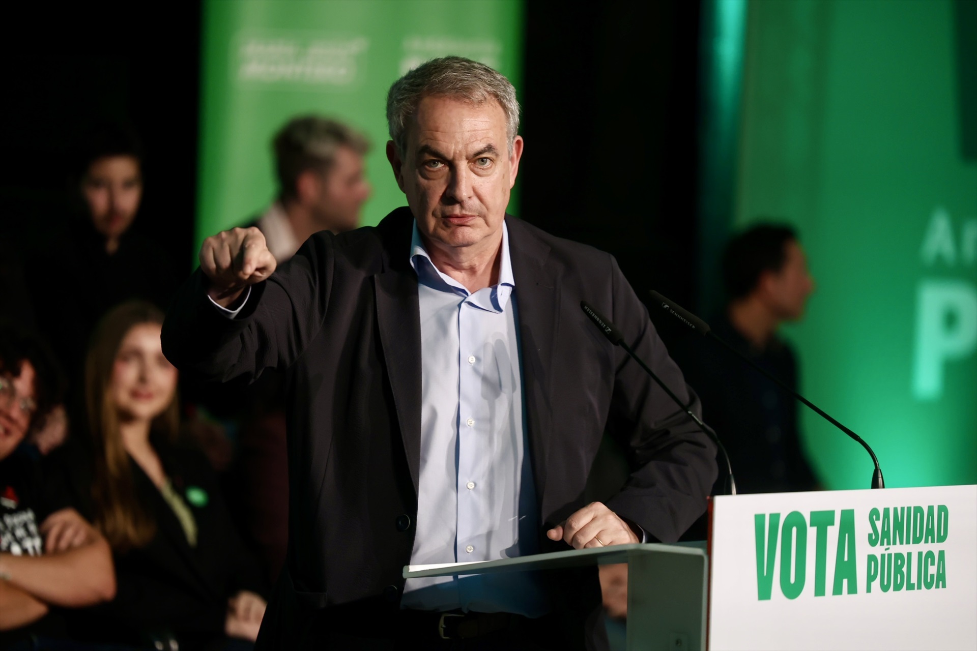 El juez que investiga a Zapatero le atribuye el cobro de casi dos millones en comisiones para él y la empresa de sus hijas