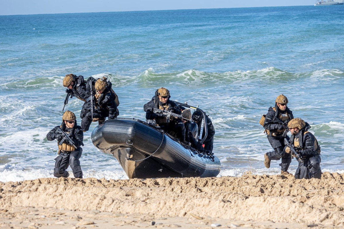 La Guardia Civil recupera en Barbate las lanchas militares robadas por narcotraficantes durante unas maniobras de la Armada