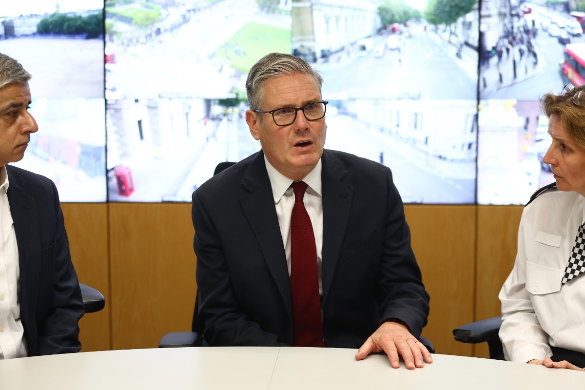 Starmer, empeñado en mantenerse en el poder pese a la debacle laborista: «Quiero disputar las próximas elecciones»