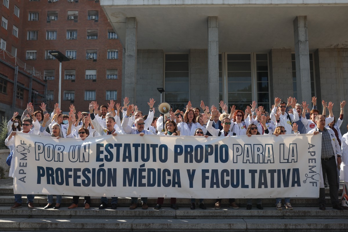 Los médicos afrontan desde este lunes su cuarta huelga del año y exigen la dimisión de Mónica García