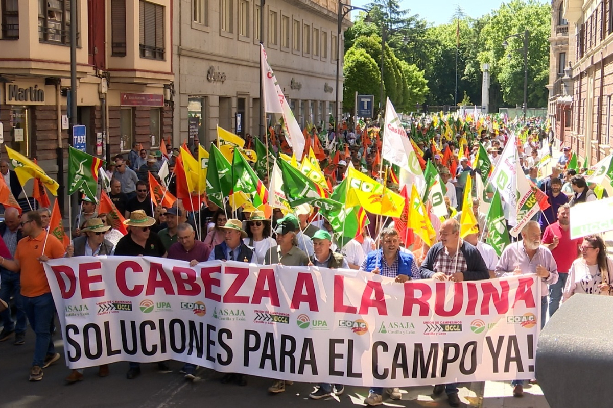 Agricultores de Castilla y León lanzan un «SOS» para evitar que el granero de España «se convierta en un desierto»