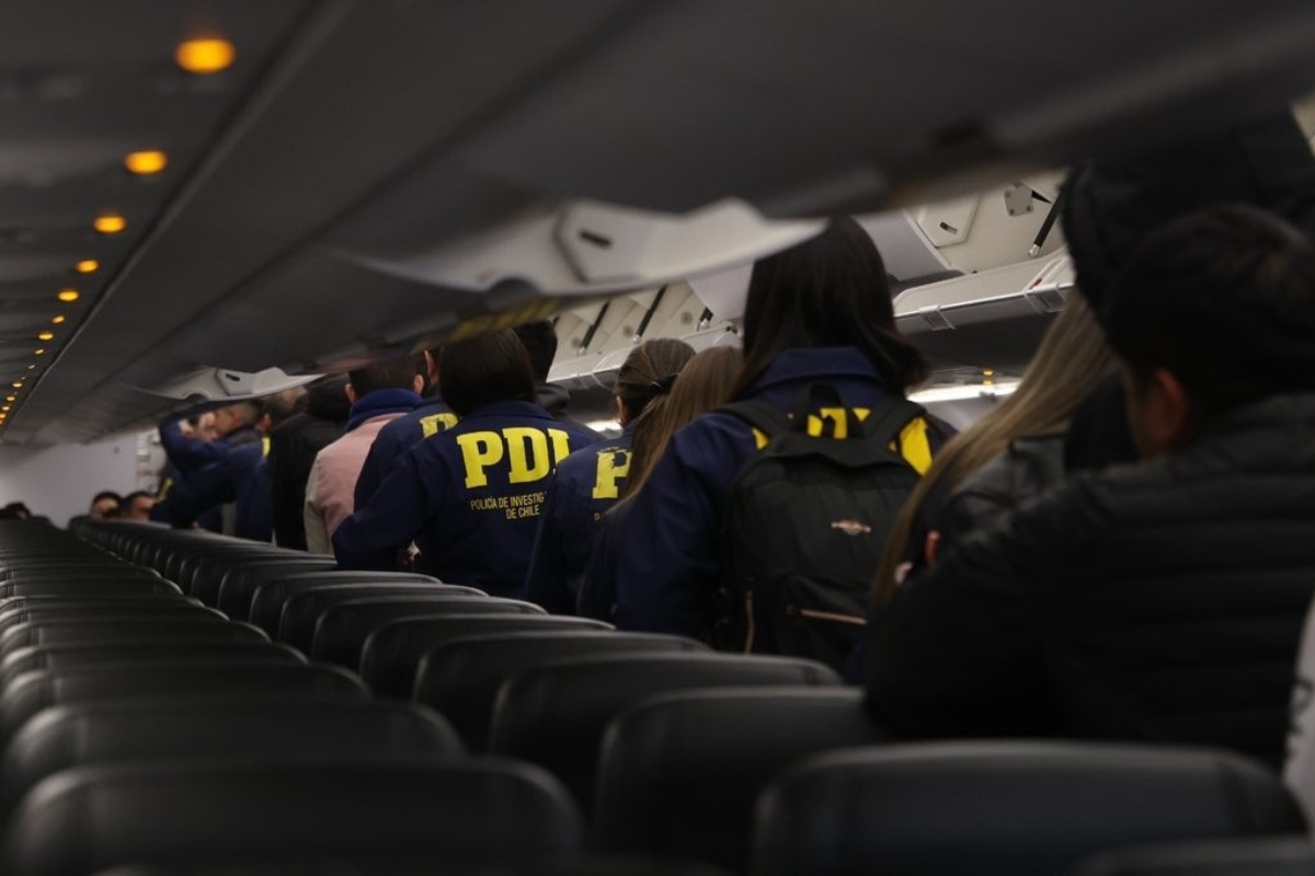 El Gobierno de Kast expulsa a 80 inmigrantes ilegales colombianos y bolivianos en el tercer vuelo de deportación