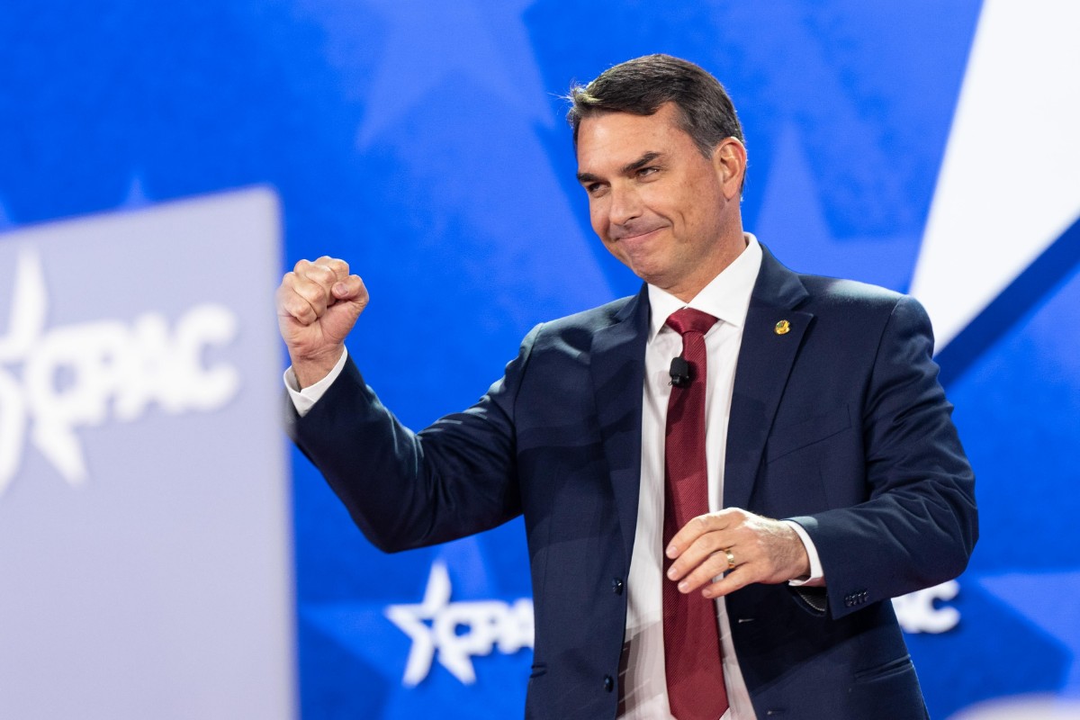 Flávio Bolsonaro pide a Trump catalogar a las bandas brasileñas Comando de la Capital y Comando Vermelho como organizaciones terroristas