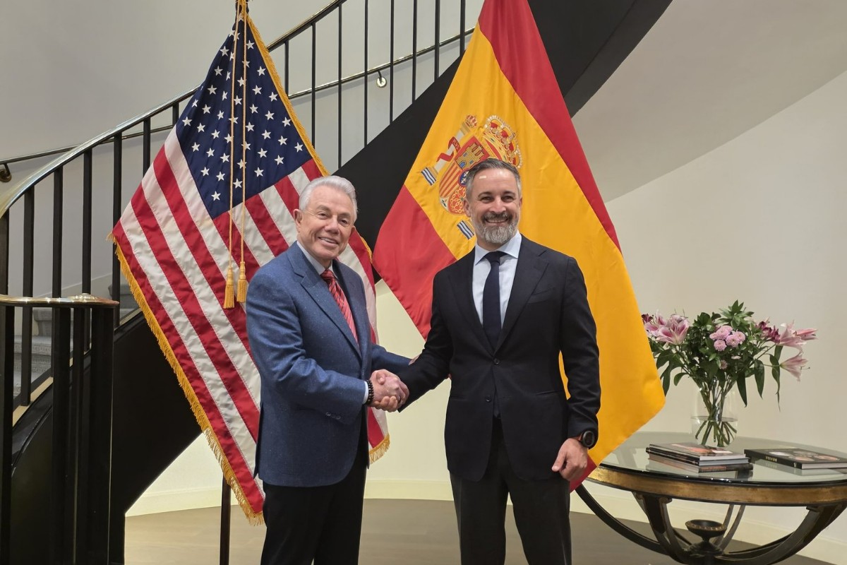 Santiago Abascal se reúne con el nuevo embajador de Estados Unidos en España, Benjamín León Jr.