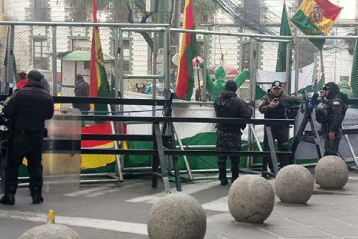 El Gobierno de Bolivia acusa a Evo Morales de instigar revueltas callejeras para forzar la caída del presidente Rodrigo Paz