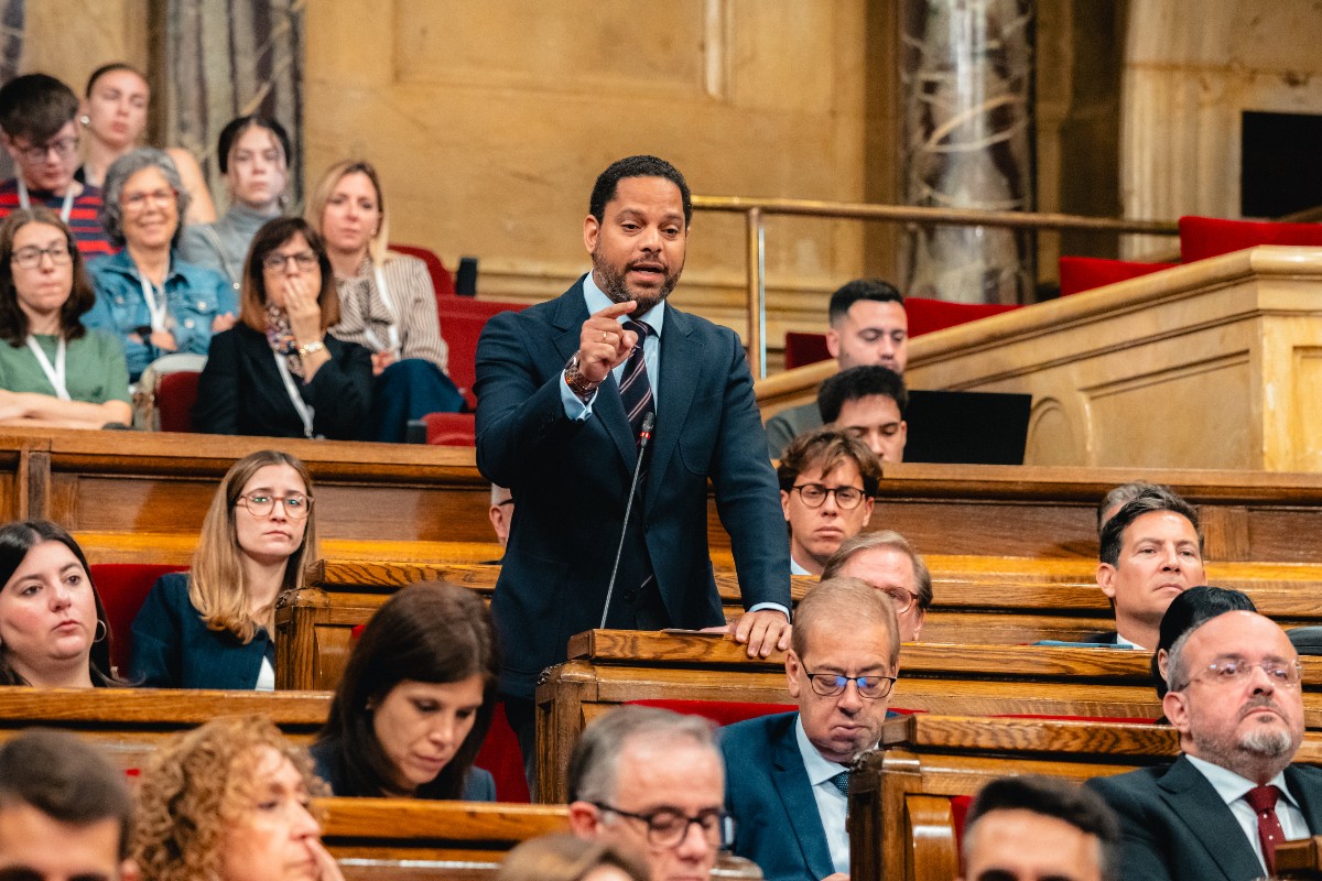 Ignacio Garriga (VOX) denuncia que en Cataluña es «más probable» presenciar un tiroteo o un apuñalamiento que conseguir un piso digno a un precio asequible