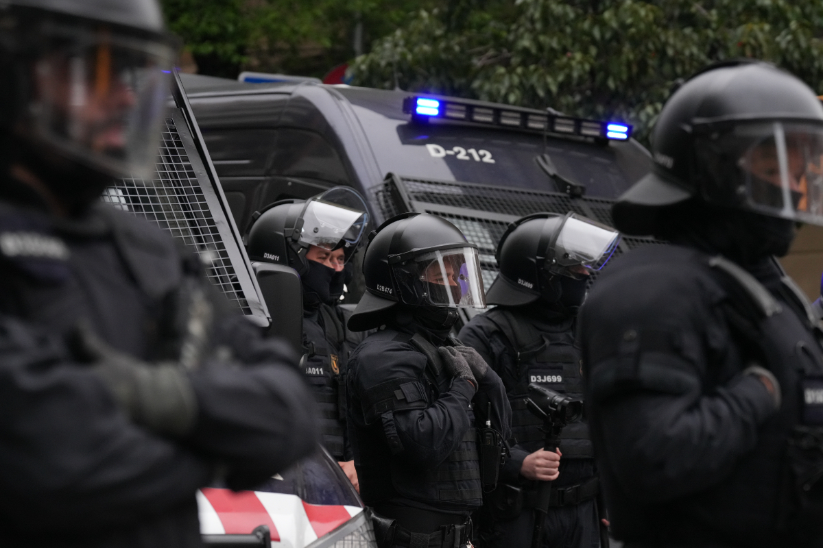 Detenido en Barcelona un inmigrante ilegal magrebí con una orden de expulsión tras quemar la casa en la que vivía después de amenazar a su familia y vecinos