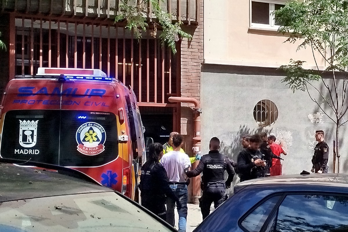La Policía detiene a dos magrebíes tras una pelea a navajazos a plena luz del día cerca varios colegios en el centro de Madrid