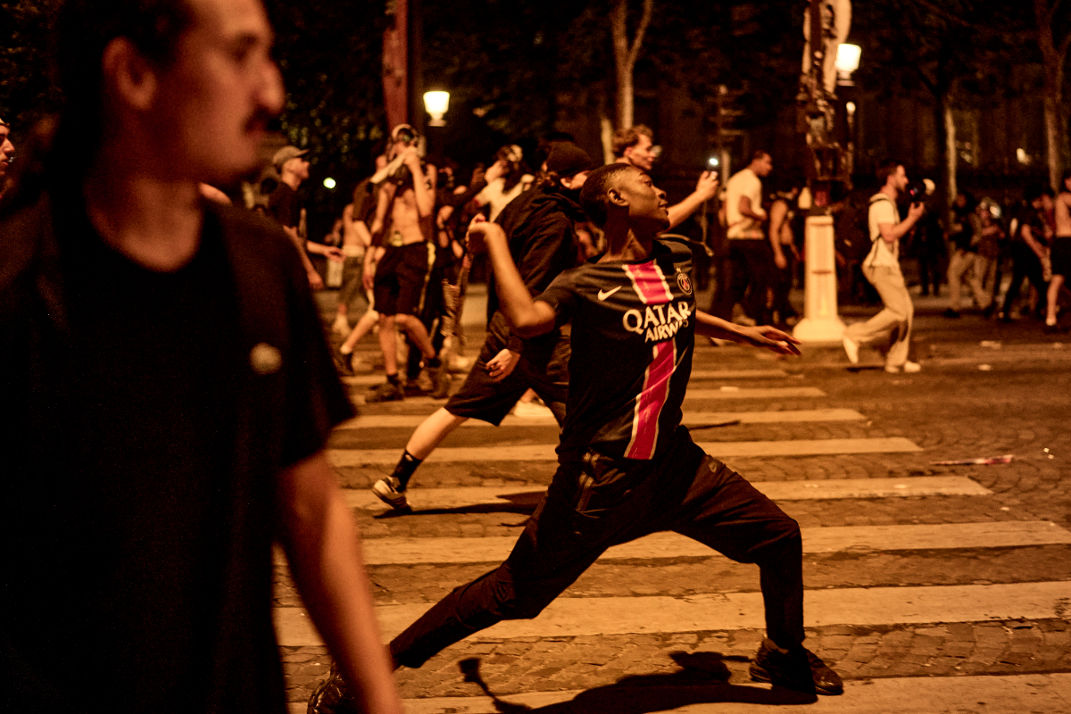 Al menos un muerto y un herido grave en la oleada de violencia en París tras ganar el PSG la Champions