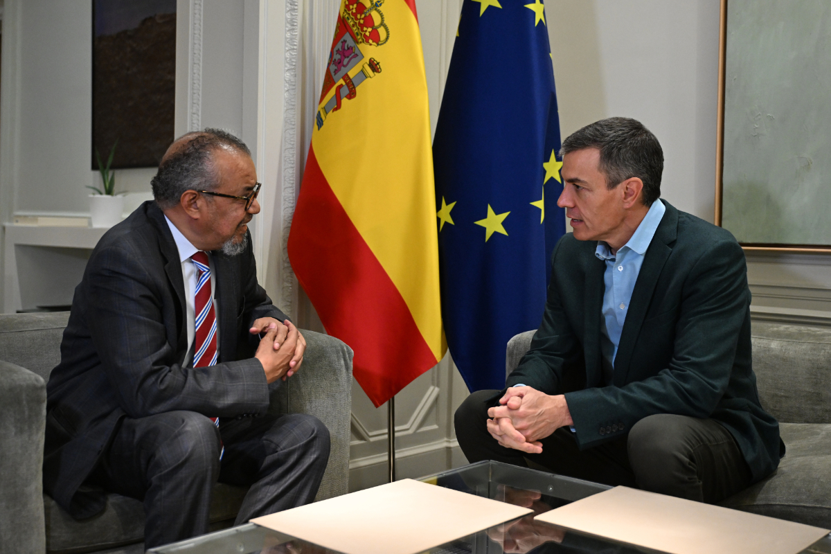 Sánchez dice sobre el Hantavirus que «estará del lado de quienes necesitan ayuda» el mismo día que no acudió al funeral de los guardias civiles fallecidos en Huelva